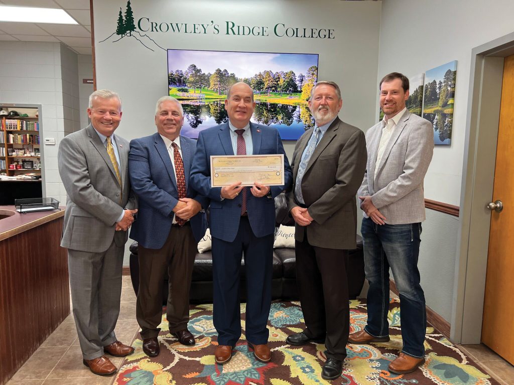 The J.E. and L.E. Mabee Foundation awarded a $662,333 grant to Crowley's Ridge College in Paragould, Ark.