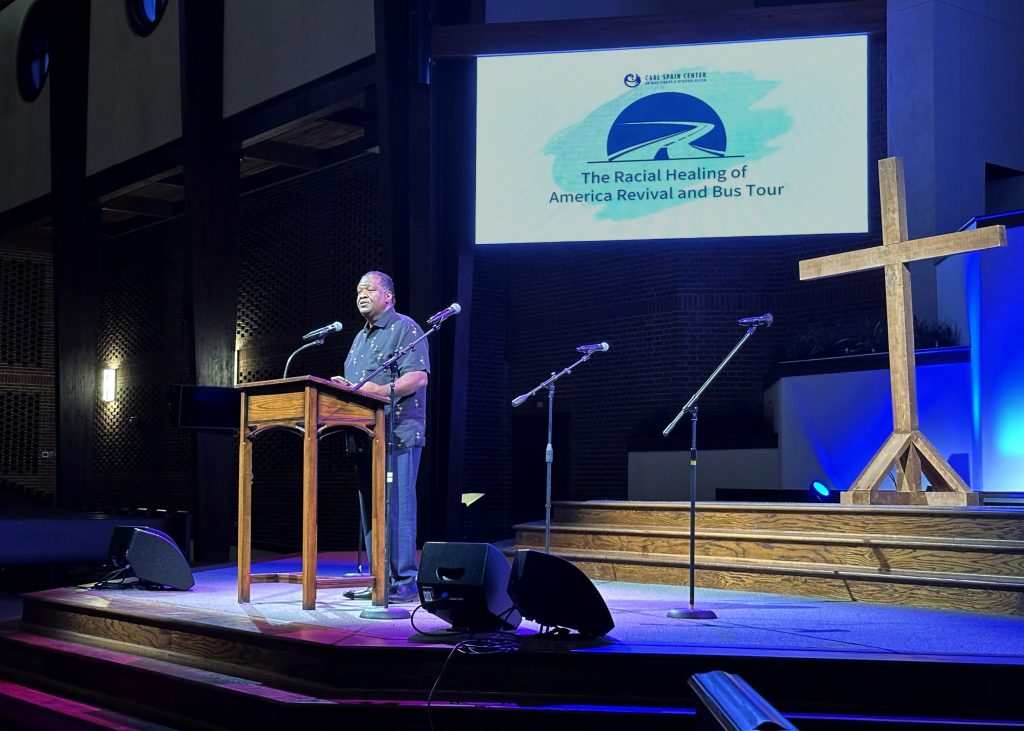 Jerry Taylor thanks the speakers and audience at Homewood.