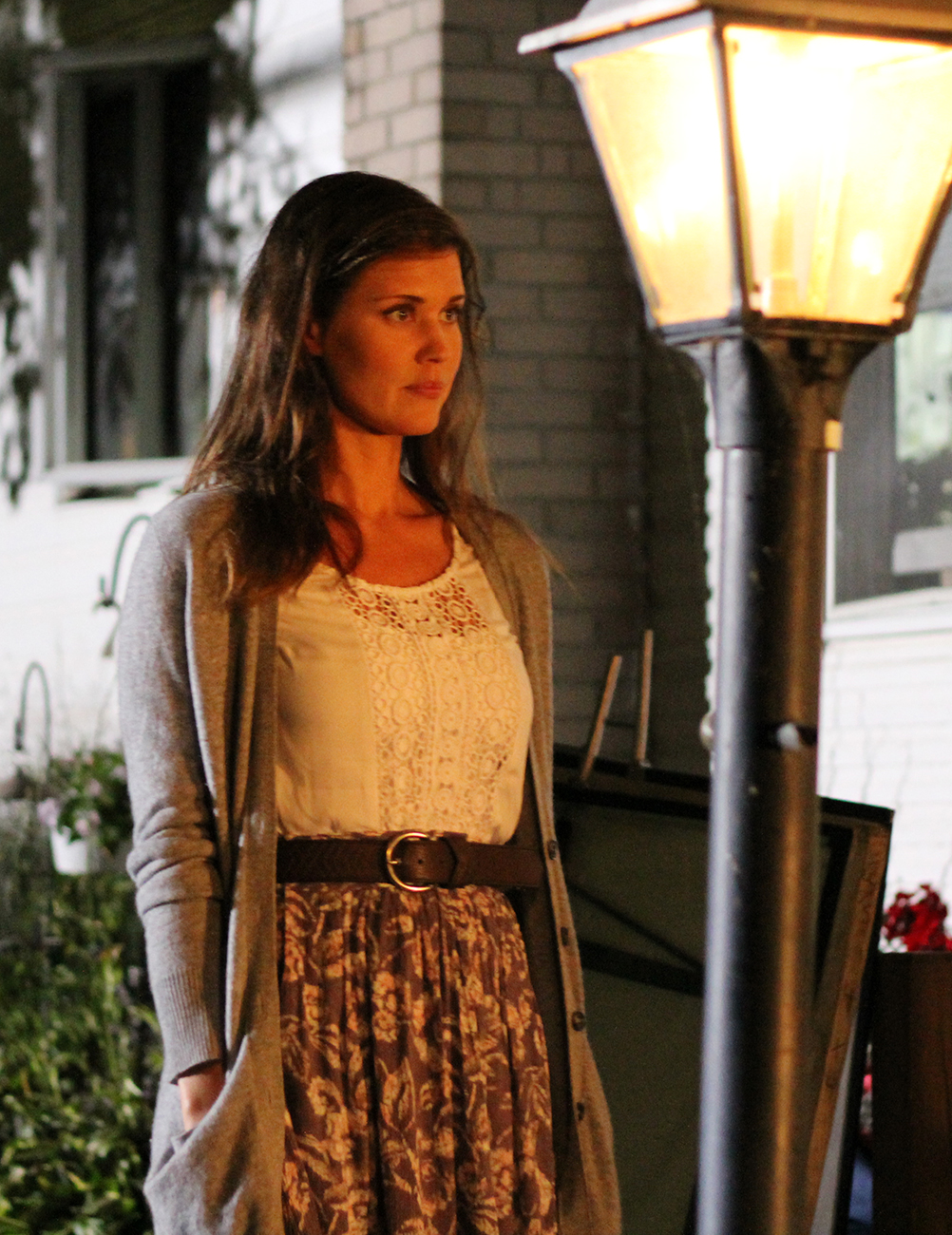 Sarah Lancaster stars in "Love Finds You in Sugarcreek